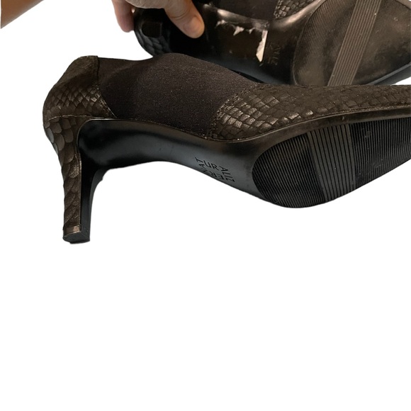 Black leather and elastic heeled shoe - Picture 4 of 15